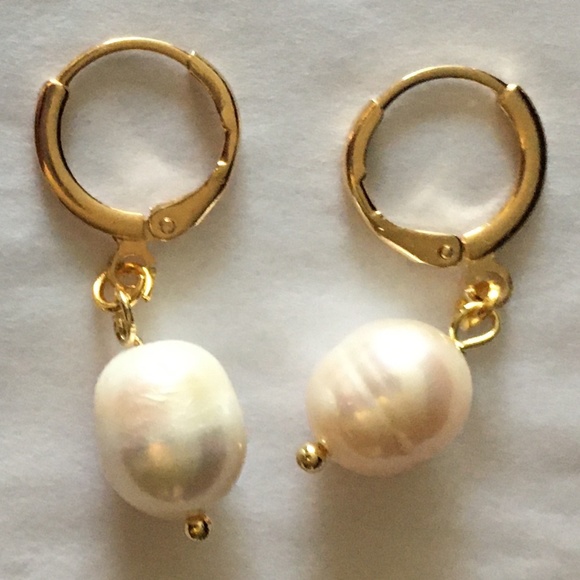 Lucrezia Borgia Natural Pearl Gold Hoop Renaissance Earrings Handmade Replicas - Picture 9 of 12